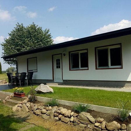 Behaglicher Bungalow Fuer Mensch Und Hund Barkhagen Exteriör bild