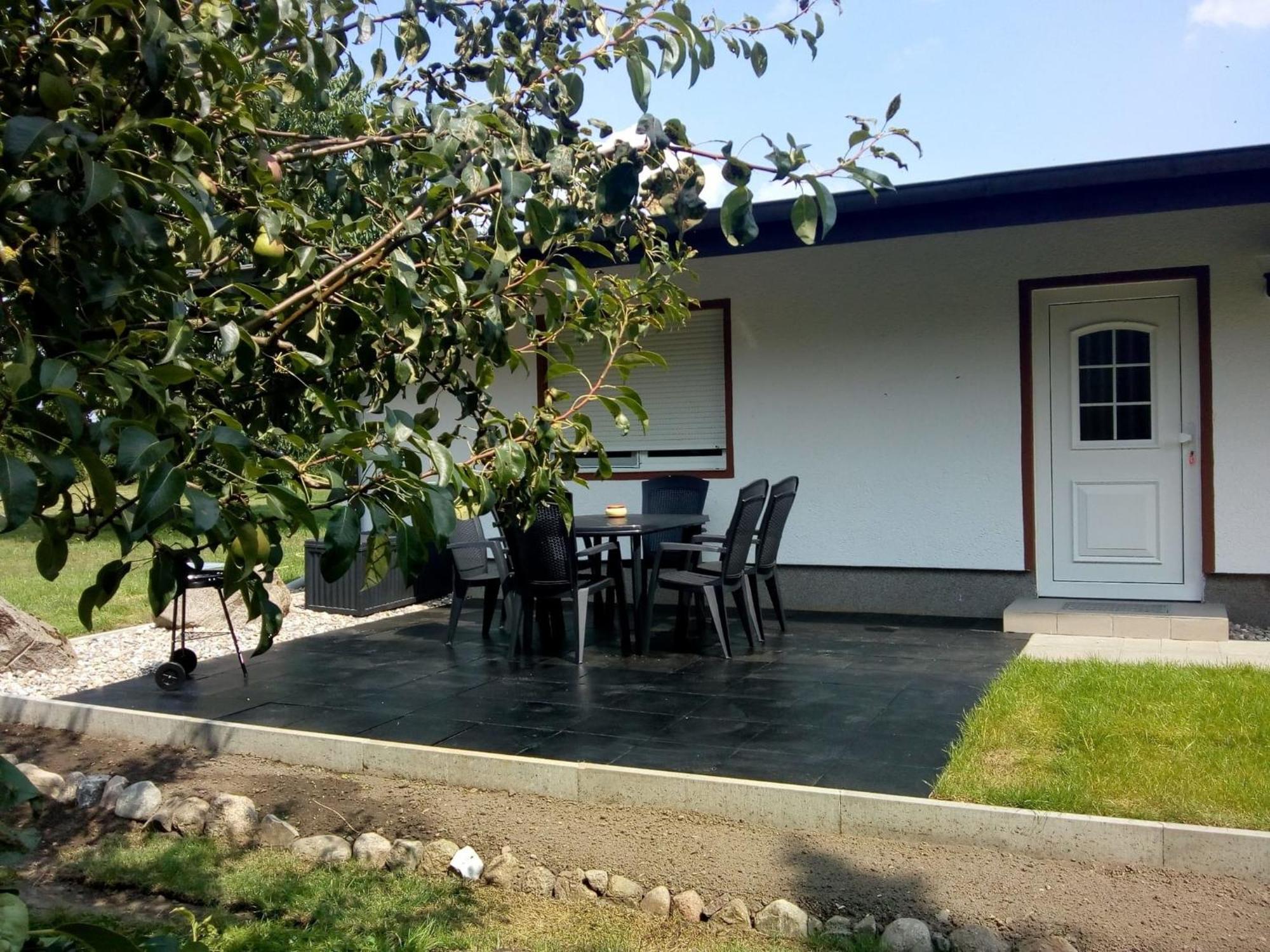 Behaglicher Bungalow Fuer Mensch Und Hund Barkhagen Exteriör bild
